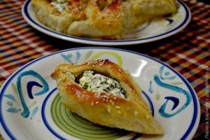 Дрожжевой пирог с брынзой и зеленью