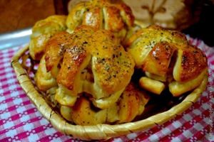 рецепт булочек с колбасой
