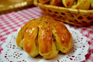 рецепт булочек с колбасой