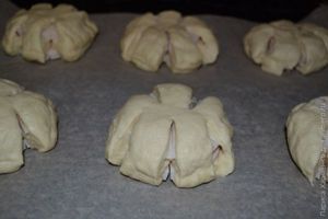 рецепт булочек с колбасой