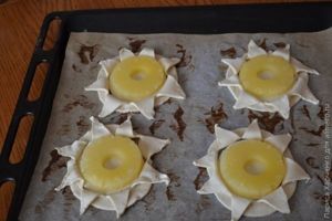 слойки с ананасами