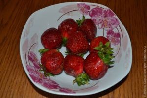 салат с клубникой
