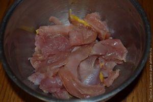 куриное филе в шпинатном кляре