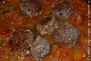 фрикадельки с соусом