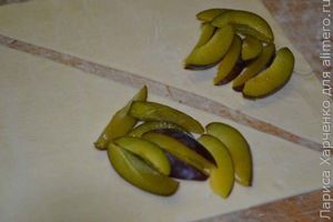 слойки со сливами