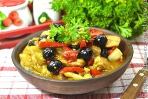 овощи с мясом и маслинами