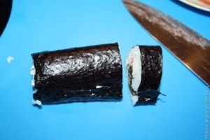 ролл с красной икрой