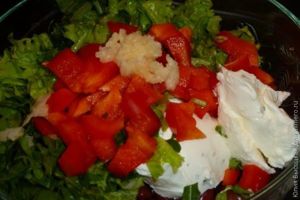 салат из фасоли с рукколой