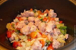 купаты тушеные с овощами в мультиварке