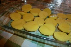 свинина запеченая с ананасами и черносливом