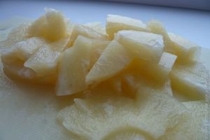 свинина запеченая с ананасами и черносливом