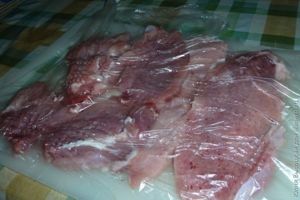свинина запеченая с ананасами и черносливом