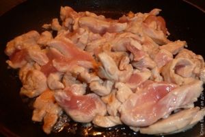 спагетти с курицей и овощами