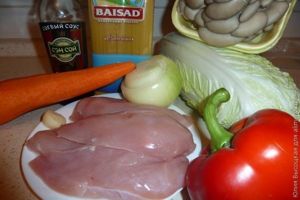 спагетти с курицей и овощами