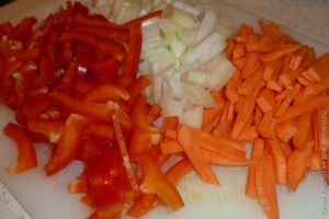 спагетти с курицей и овощами