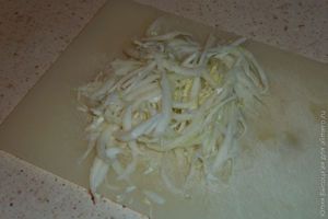 Салат из ветчины и кислых яблок