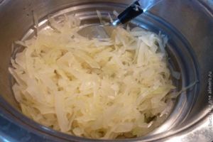 Капустные оладьи с сыром