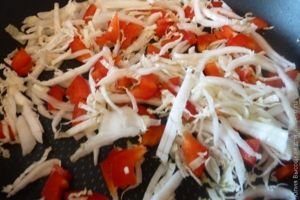 Омлет с пекинской капустой и болгарским перцем