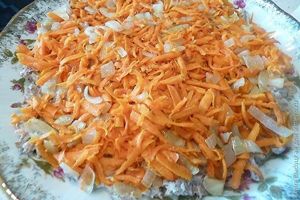 Печеночный слоеный салат