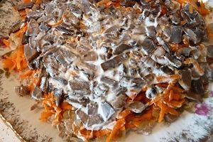 Печеночный слоеный салат