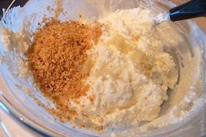 Закуска из творога с орехами