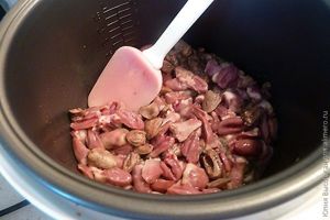 Куриные сердечки в остром соусе