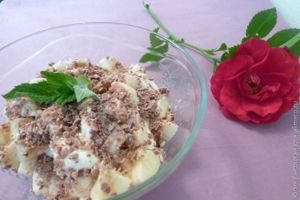 Мороженое с бананом и шоколадом