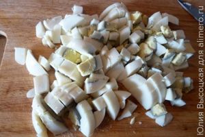 Салат из свеклы с чесноком и сыром