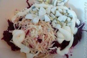 Салат из свеклы с чесноком и сыром