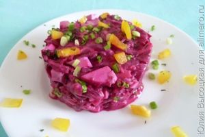 Салат из свеклы с чесноком и сыром