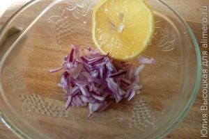 Легкий салат с морепродуктами