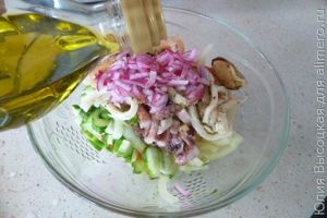 Легкий салат с морепродуктами