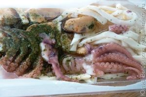 Легкий салат с морепродуктами