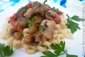 Паста с баклажанами и грибами