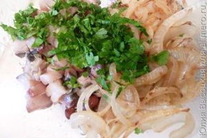 Салат с фасолью и скумбрией