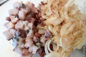 Салат с фасолью и скумбрией