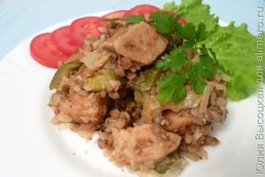 Свинина с овощами и гречкой