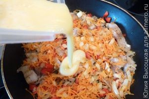 Рыба в омлете с овощами