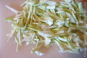 Салат с языком и брусникой