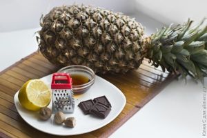 жареный ананас с мороженым
