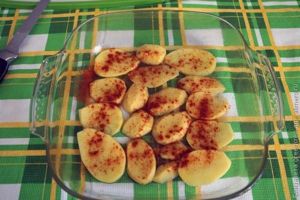 Филе пангасиуса, запеченное с картофелем и сыром