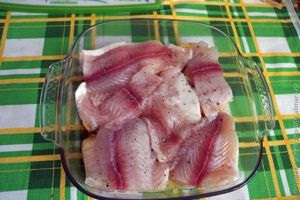 Филе пангасиуса, запеченное с картофелем и сыром