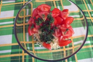 Салат с помидорами и сыром