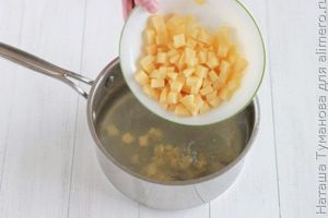 КУРИНЫЙ БУЛЬОН С ЛАПШОЙ
