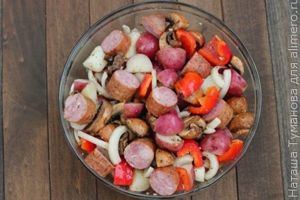 ЗАПЕЧЕННЫЙ КАРТОФЕЛЬ С КОЛБАСОЙ И ПЕРЦЕМ