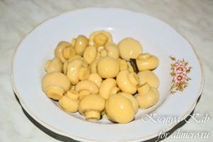 вкусный салат с курицей