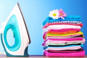 15. Вернуть форму подсевшей вещи из трикотажа можно, отпарив ее через влажную ткань, при этом слегка растягивая. 15. Вернуть форму подсевшей вещи из трикотажа можно, отпарив ее через влажную ткань, при этом слегка растягивая.