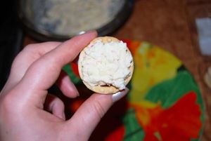 Тарталетки с сыром и крабовыми палочками