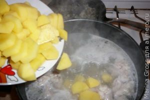 Куриный суп из перловки.