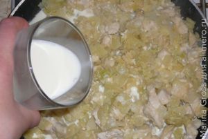 Молочная подлива с курицей